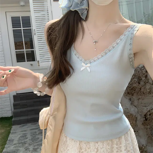 v