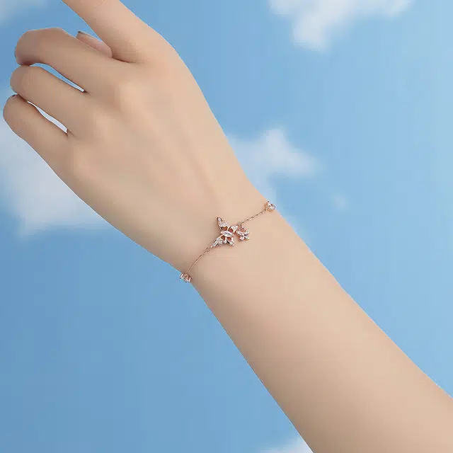 925