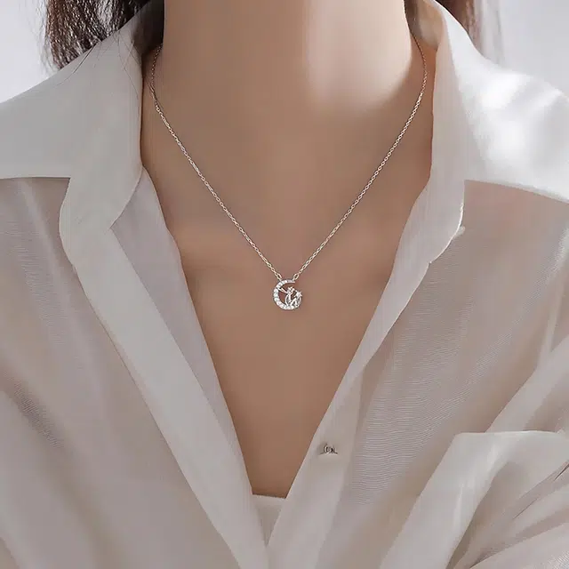 925