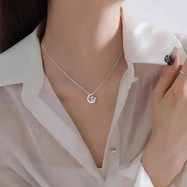 925