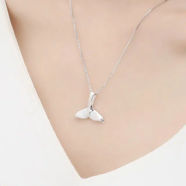 925