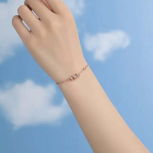 925