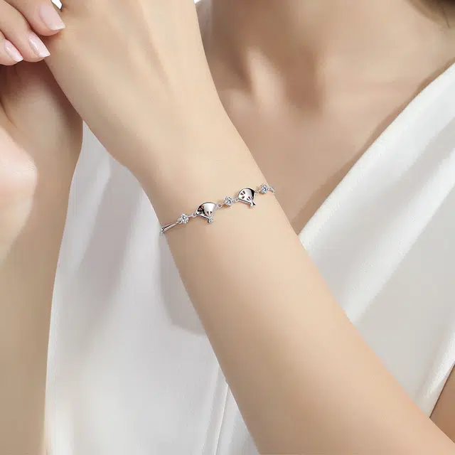 925