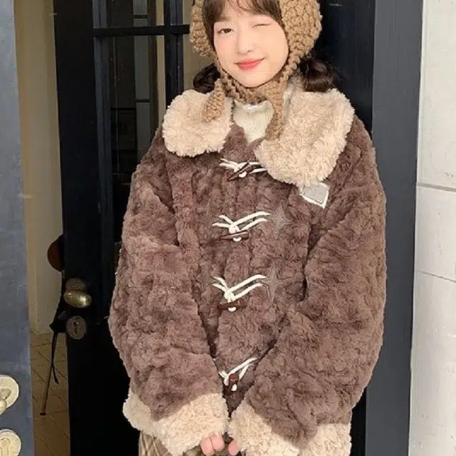 邓大喵 牛角扣羊羔毛外套女冬年轻款宽松加厚保暖毛绒绒环保皮草 女款