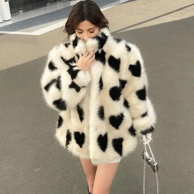邓大喵 富家千金黑白爱心环保毛毛外套女宽松仿女年轻款加厚大衣皮草 女款