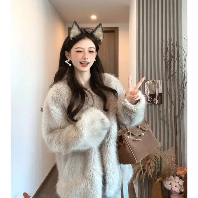 邓大喵 双色仿狐狸毛女皮毛一体短外套高级感环保毛毛上衣女冬季皮草 女款