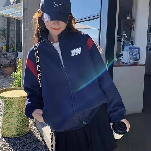 邓大喵 开衫复古春秋外套春季夹克美式立领宽松设计撞色棒球卫衣 女款