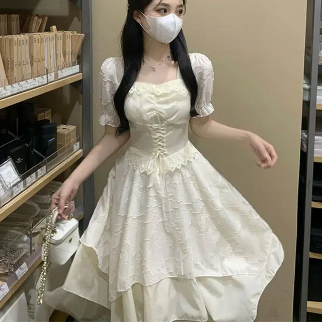 邓大喵 法式复古小众甜美淑女仙气名媛风白月光初恋不规则裙边纯色方领休闲高腰赫本风收腰气质蕾丝边绑带中长款短袖连衣裙 女款 杏色
