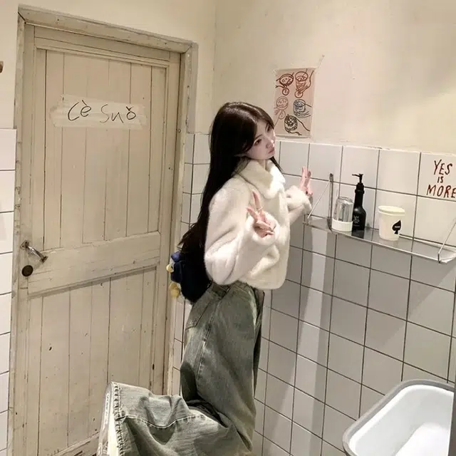 邓大喵 雪顶摩卡短款外套女环保精致俏皮翻领白色毛毛上衣皮草 女款