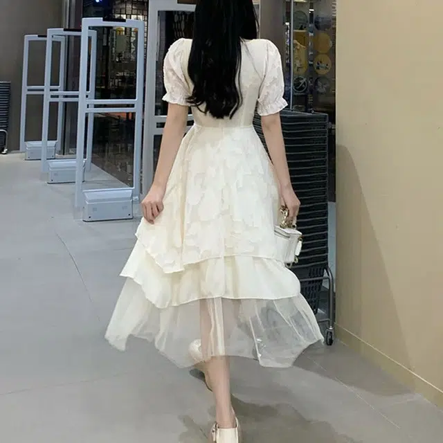 邓大喵 法式复古小众甜美淑女仙气名媛风白月光初恋不规则裙边纯色方领休闲高腰赫本风收腰气质蕾丝边绑带中长款短袖连衣裙 女款 杏色