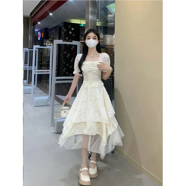 邓大喵 法式复古小众甜美淑女仙气名媛风白月光初恋不规则裙边纯色方领休闲高腰赫本风收腰气质蕾丝边绑带中长款短袖连衣裙 女款 杏色