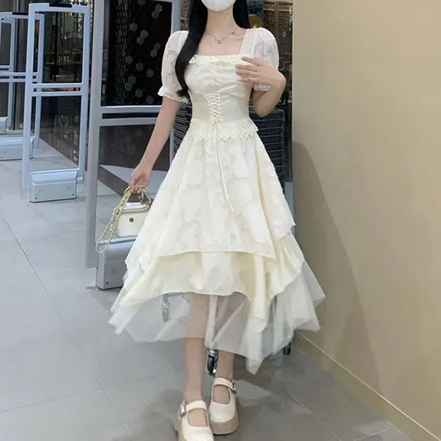 邓大喵 法式复古小众甜美淑女仙气名媛风白月光初恋不规则裙边纯色方领休闲高腰赫本风收腰气质蕾丝边绑带中长款短袖连衣裙 女款 杏色