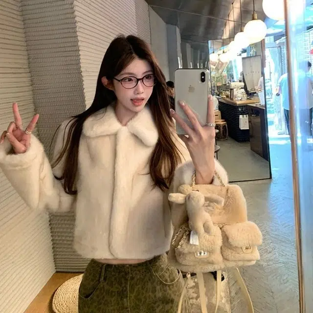 邓大喵 雪顶摩卡短款外套女环保精致俏皮翻领白色毛毛上衣皮草 女款