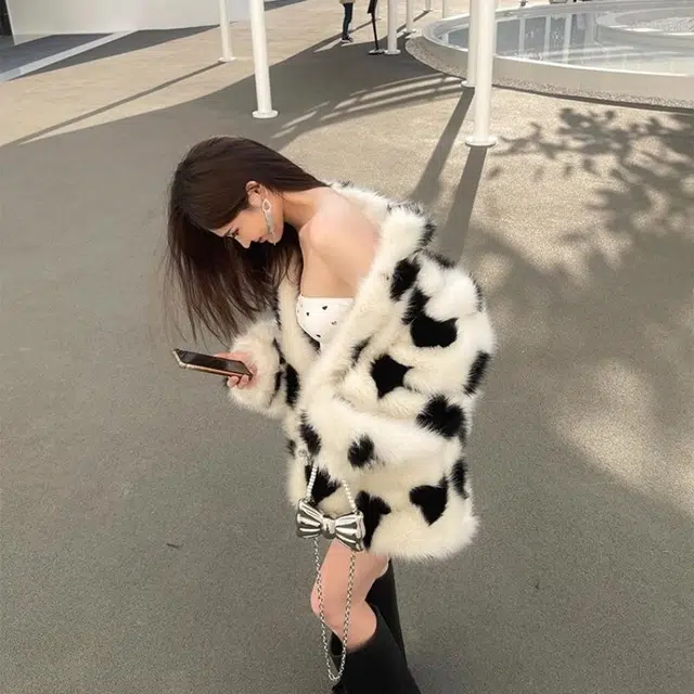 邓大喵 富家千金黑白爱心环保毛毛外套女宽松仿女年轻款加厚大衣皮草 女款