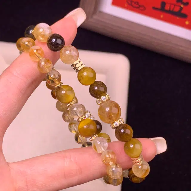 饰福瑞 金霸大综合 精致轻奢小众高级感 招财聚宝 好运连连 显白爆闪 新中式天然 黄水晶 手串 男女同款情侣款