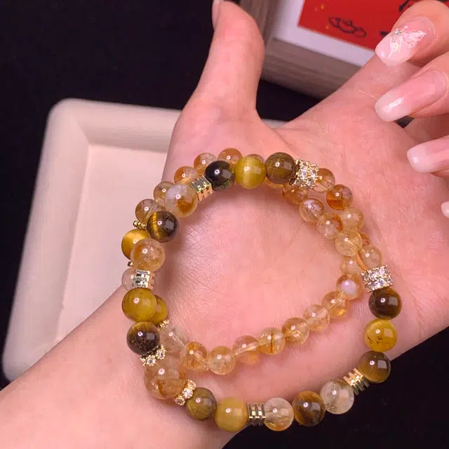 饰福瑞 金霸大综合 精致轻奢小众高级感 招财聚宝 好运连连 显白爆闪 新中式天然 黄水晶 手串 男女同款情侣款
