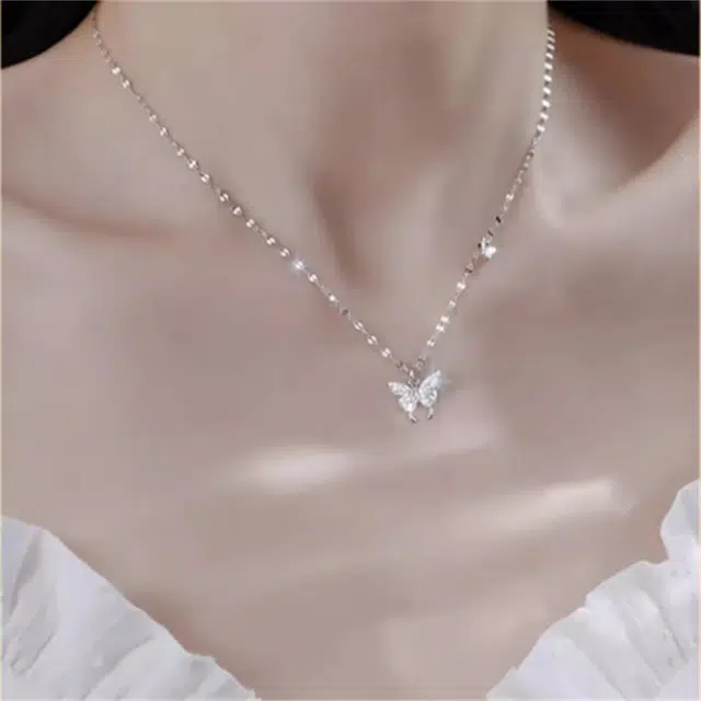 饰福瑞 璀璨星光蝴蝶 光面立体小碎钻在逃公主 气质甜美森系简约小众设计轻奢高级感精#好运 合金 项链 男女同款情侣款