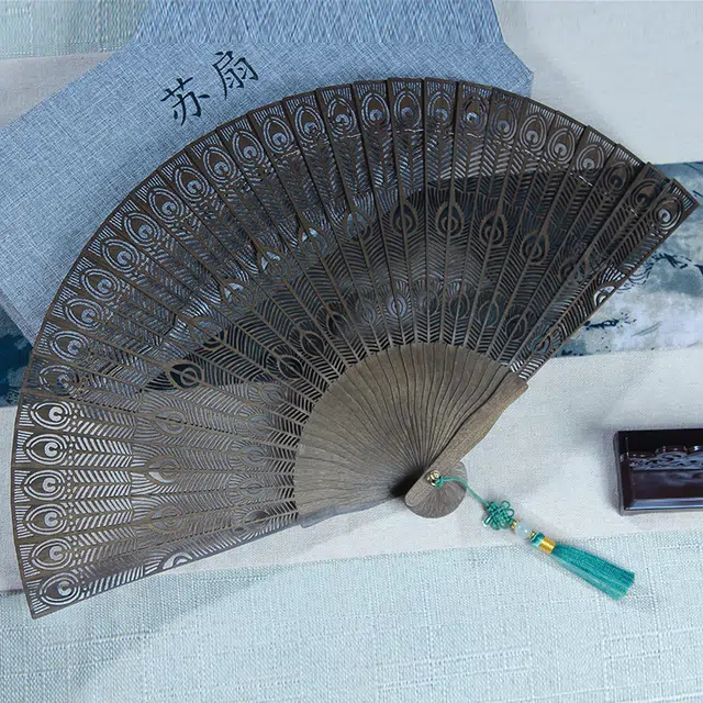 仙作美 国风古典阴 雕刻孔雀开屏扇子 金丝楠 木作把件 女款 阴沉木
