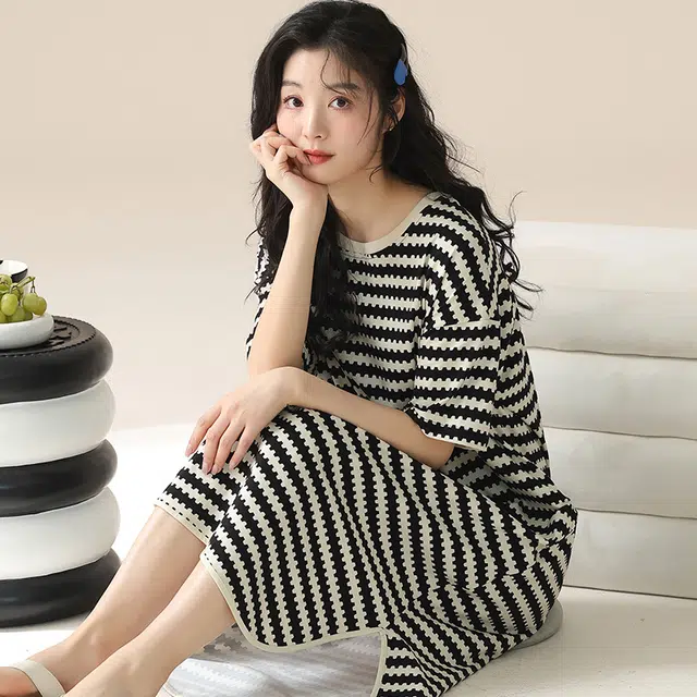 袋鼠 撞色条纹亲肤透气吸汗排湿休闲短袖睡裙 女款 黑白条纹