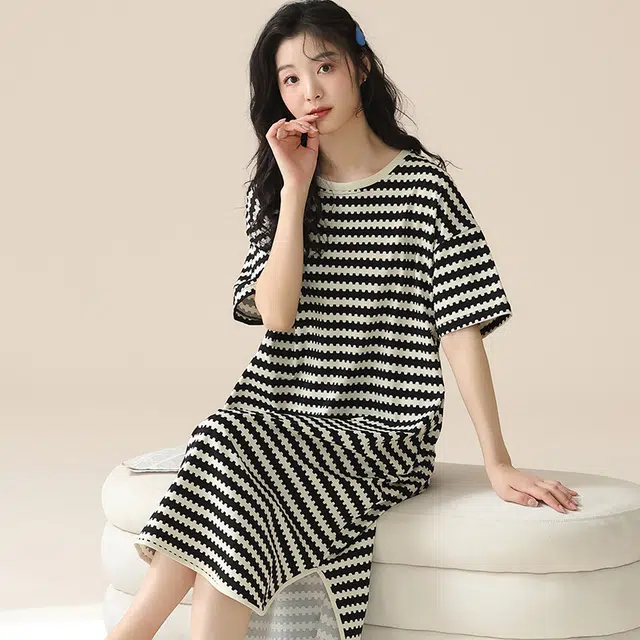 袋鼠 撞色条纹亲肤透气吸汗排湿休闲短袖睡裙 女款 黑白条纹