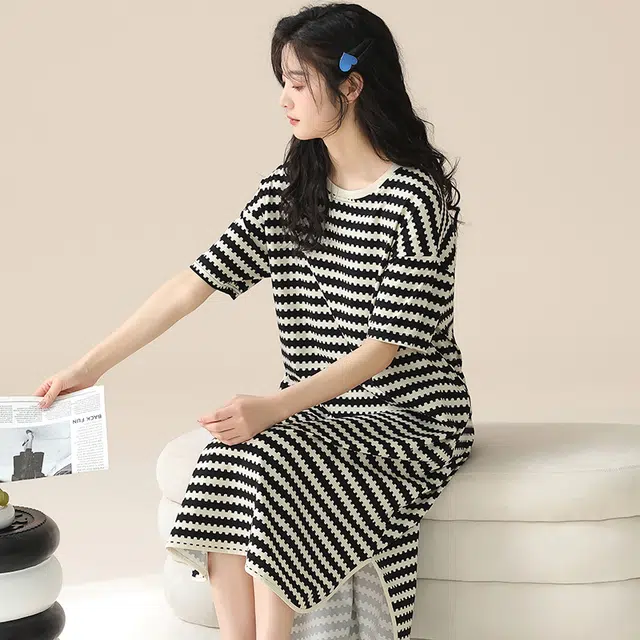 袋鼠 撞色条纹亲肤透气吸汗排湿休闲短袖睡裙 女款 黑白条纹