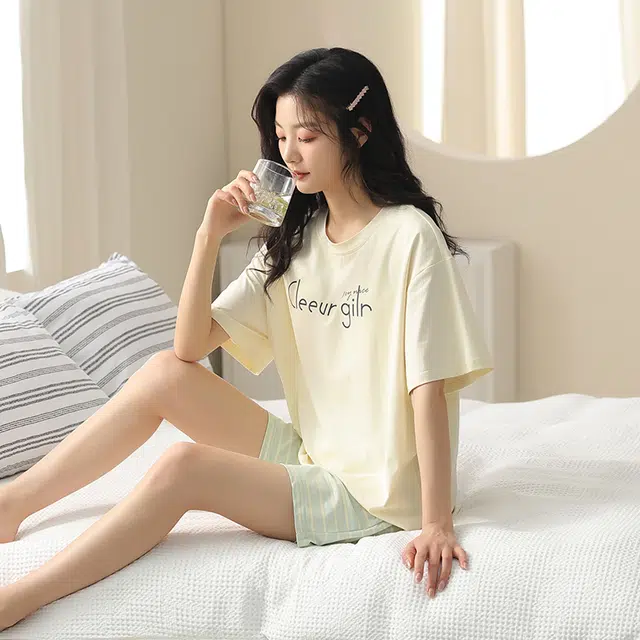 袋鼠 简约亲肤耐磨柔软透气舒适带胸垫防凸点短袖弹力裤腰不勒腹休闲可外穿三分裤睡衣套装 女款 杏色
