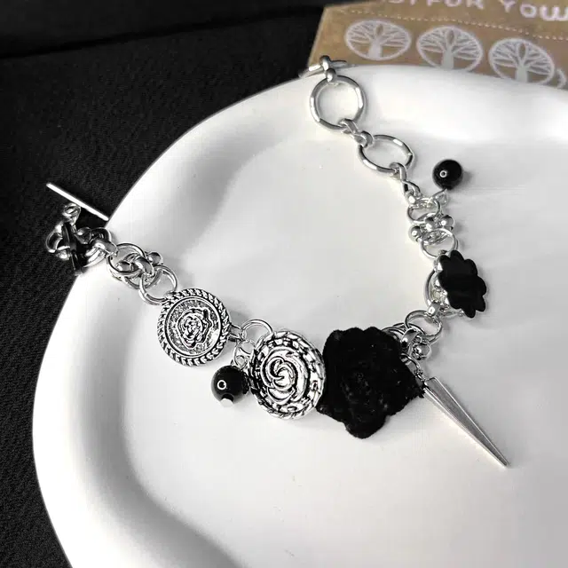 DVNRR choker y2k