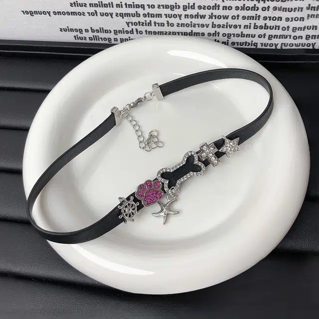 DVNRR choker y2k