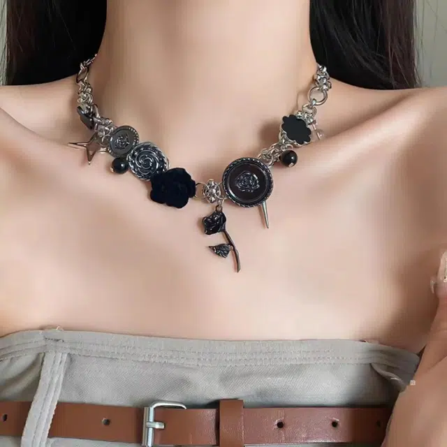 DVNRR choker y2k