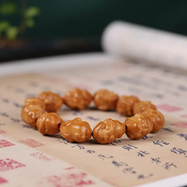 镯瑾 招财纳福 古风古色幸运好运提升 高级感满满 雕刻 优雅 生肖 小众百搭 新中式 #好运 橄榄核 手串 男女同款情侣款
