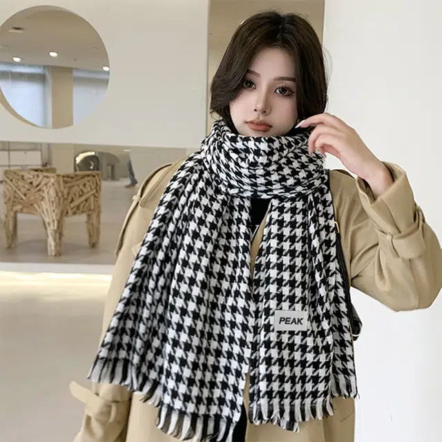 匹克 冬季新款时尚流苏 经典百搭满印碎花格子 保暖亲肤舒适 聚酯纤维 绒线围巾 男女同款情侣款