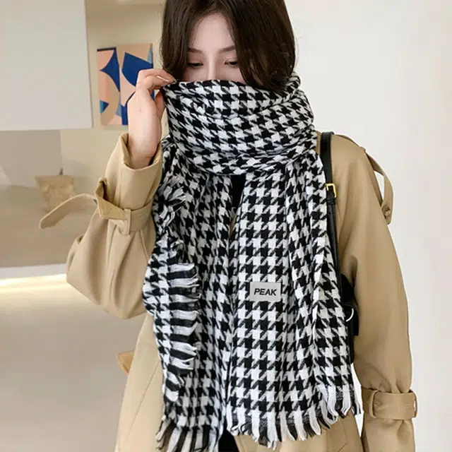 匹克 冬季新款时尚流苏 经典百搭满印碎花格子 保暖亲肤舒适 聚酯纤维 绒线围巾 男女同款情侣款