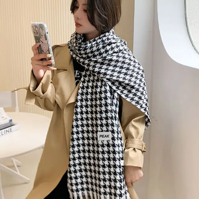 匹克 冬季新款时尚流苏 经典百搭满印碎花格子 保暖亲肤舒适 聚酯纤维 绒线围巾 男女同款情侣款