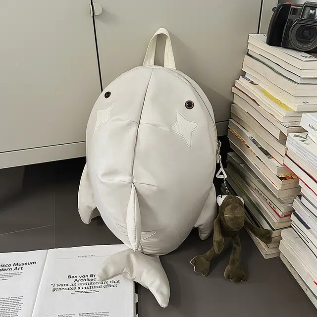 蔻蒂熊 卡通鲨鱼女可爱搞怪学生书包大容量旅行背包男时尚休闲个性潮流 涤纶 双肩包 常规 青少年 白色/灰色/黑色