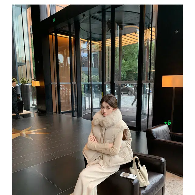 丝絮丝绸 秋冬季时尚宽松舒适白富美奢華贵妇级大毛领坎肩马甲外套棉服 女款