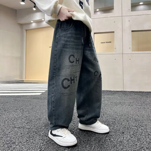 俞兆林牛仔裤 简约酷帅直筒字母印花柔软不硬微弹舒适 青少年