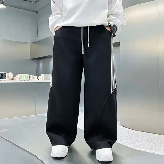 俞兆林 男大童卫裤简约条纹潮范直筒户外健身跑步舒适亲肤适中儿童运动裤 春秋 青少年