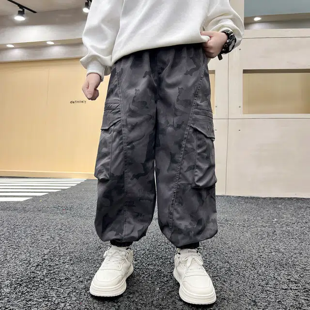 俞兆林 男大童潮范直筒户工装大口袋外健身跑步舒适亲肤适中儿童运动裤 春秋 青少年