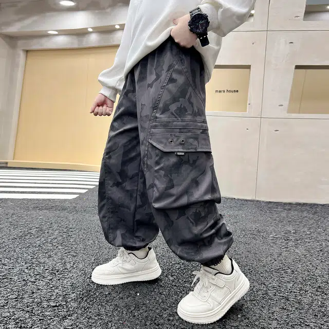 俞兆林 男大童潮范直筒户工装大口袋外健身跑步舒适亲肤适中儿童运动裤 春秋 青少年