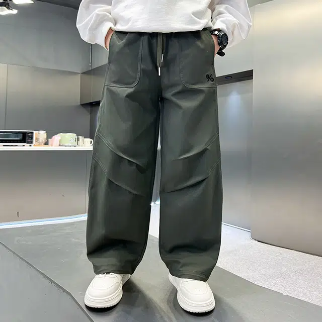 俞兆林 简约纯色工装潮范直筒户外健身跑步舒适亲肤透气适中儿童运动裤 春秋 青少年