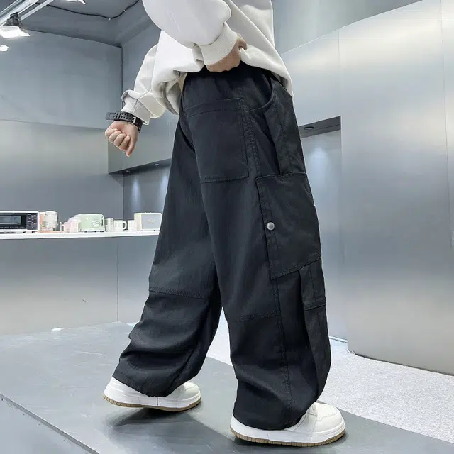 俞兆林 男大童工装潮范直筒户外健身跑步舒适亲肤简约纯色适中儿童运动裤 春秋 青少年