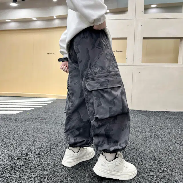 俞兆林 男大童潮范直筒户工装大口袋外健身跑步舒适亲肤适中儿童运动裤 春秋 青少年