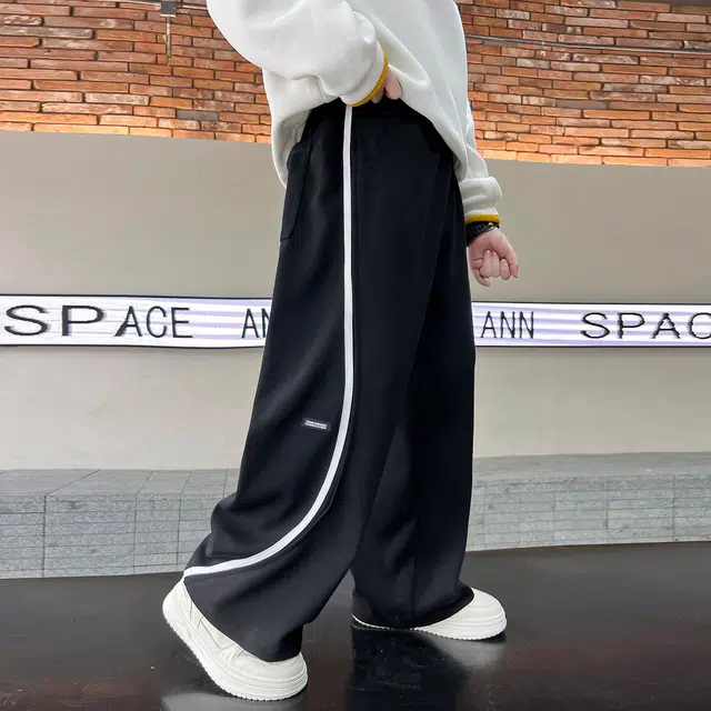 俞兆林 男大童潮范直筒卫裤户外健身跑步舒适亲肤适中儿童运动裤 春秋 青少年