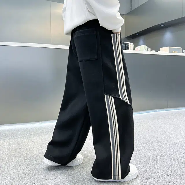 俞兆林 男大童卫裤简约条纹潮范直筒户外健身跑步舒适亲肤适中儿童运动裤 春秋 青少年