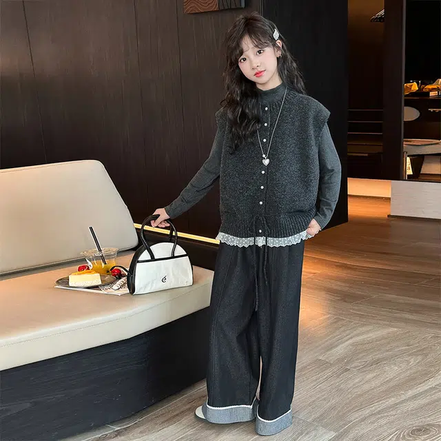 俞兆林休闲运动套装 花边毛衣马甲三件套 青少年