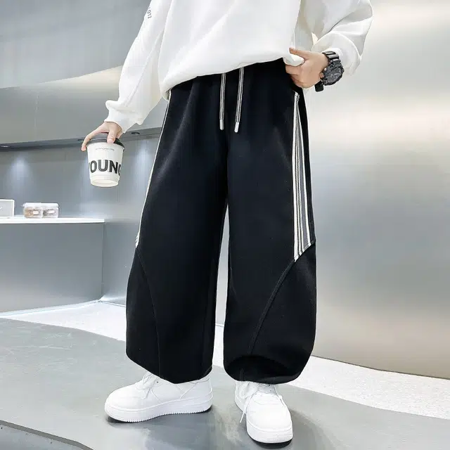 俞兆林 男大童卫裤简约条纹潮范直筒户外健身跑步舒适亲肤适中儿童运动裤 春秋 青少年