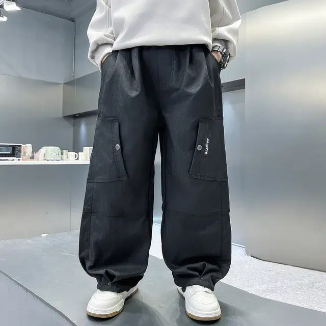 俞兆林 男大童工装潮范直筒户外健身跑步舒适亲肤简约纯色适中儿童运动裤 春秋 青少年