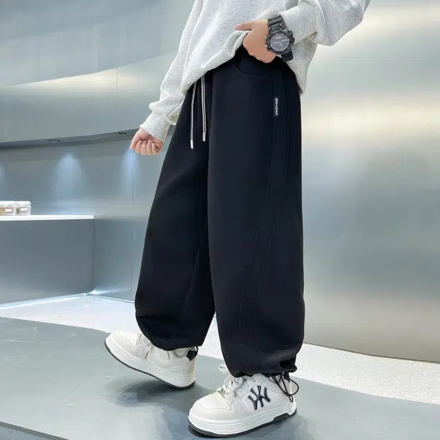 俞兆林 男大童卫裤潮范直筒户外健身跑步舒适亲肤适中儿童运动裤 春秋 青少年