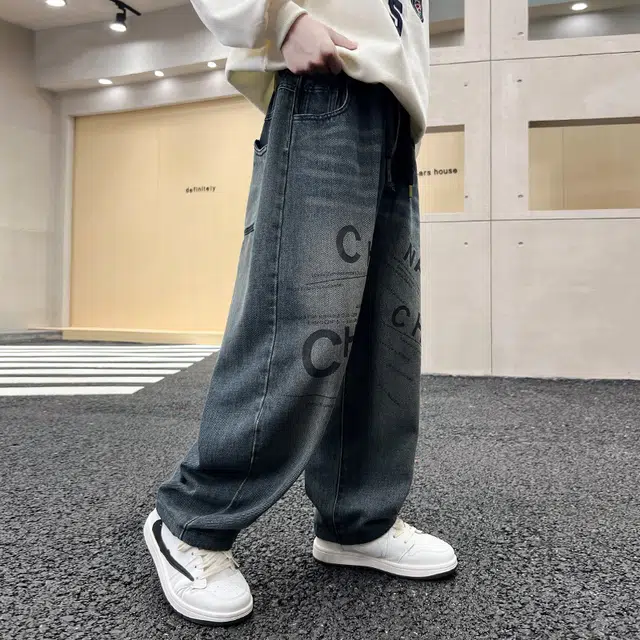 俞兆林牛仔裤 简约酷帅直筒字母印花柔软不硬微弹舒适 青少年
