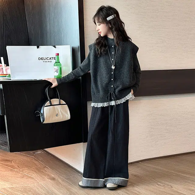 俞兆林休闲运动套装 花边毛衣马甲三件套 青少年